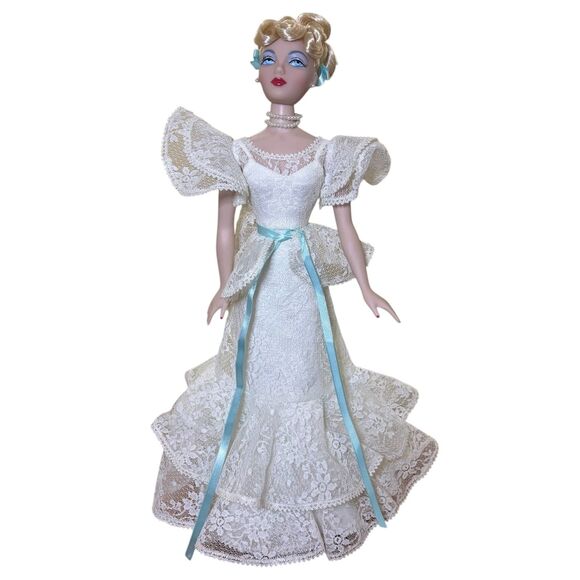 The Ashton-Drake Galleries Gene Marshall "Lovely in Lace" Collectible Doll - Picture 2 of 10